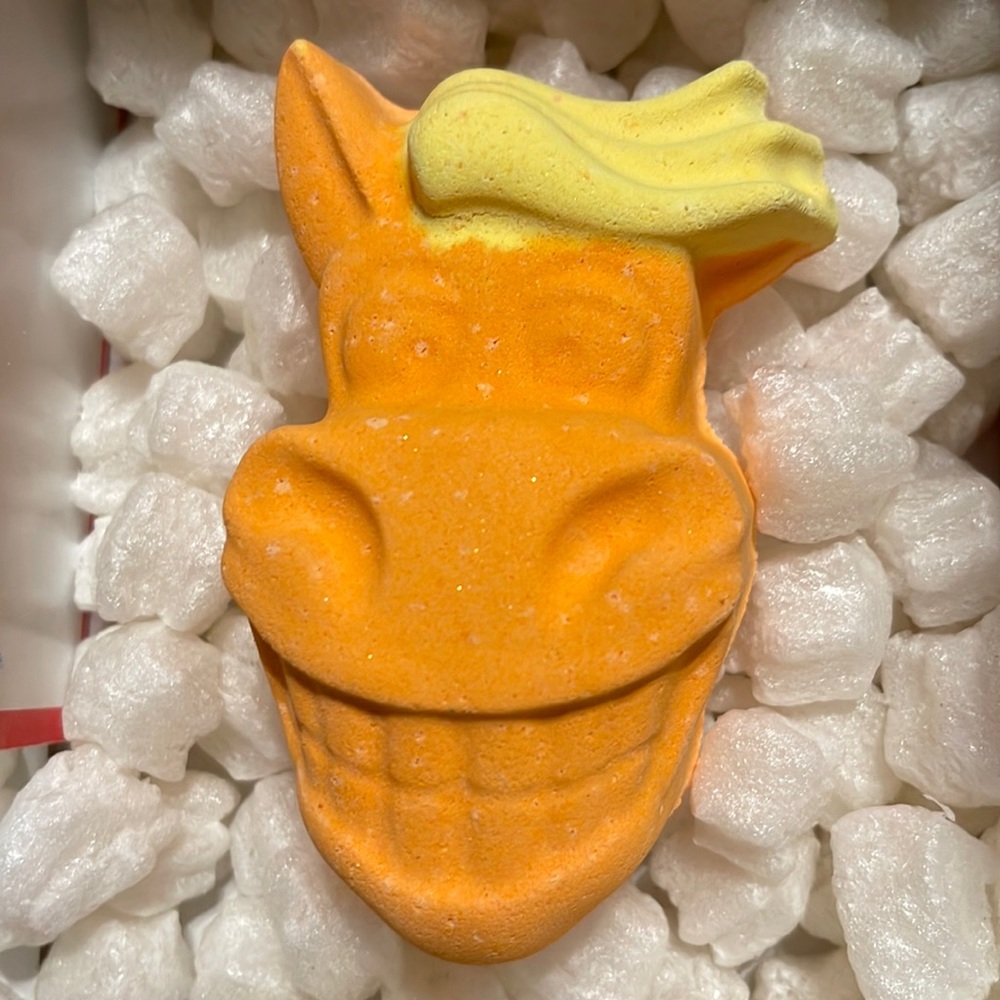 Lush Cosmetics Gift Horse Bath Bomb
